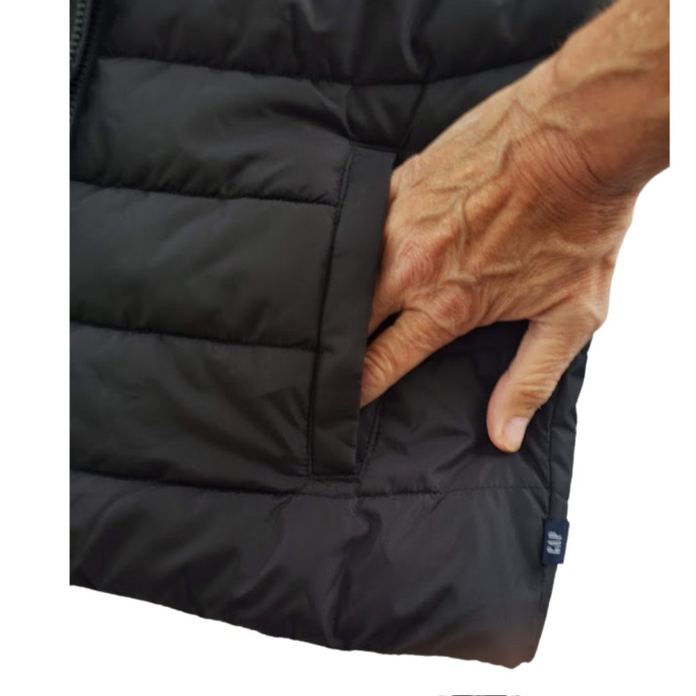 NWT Women's Gap Black Puffer Vest Jacket SZ: Small - Picture 9 of 14